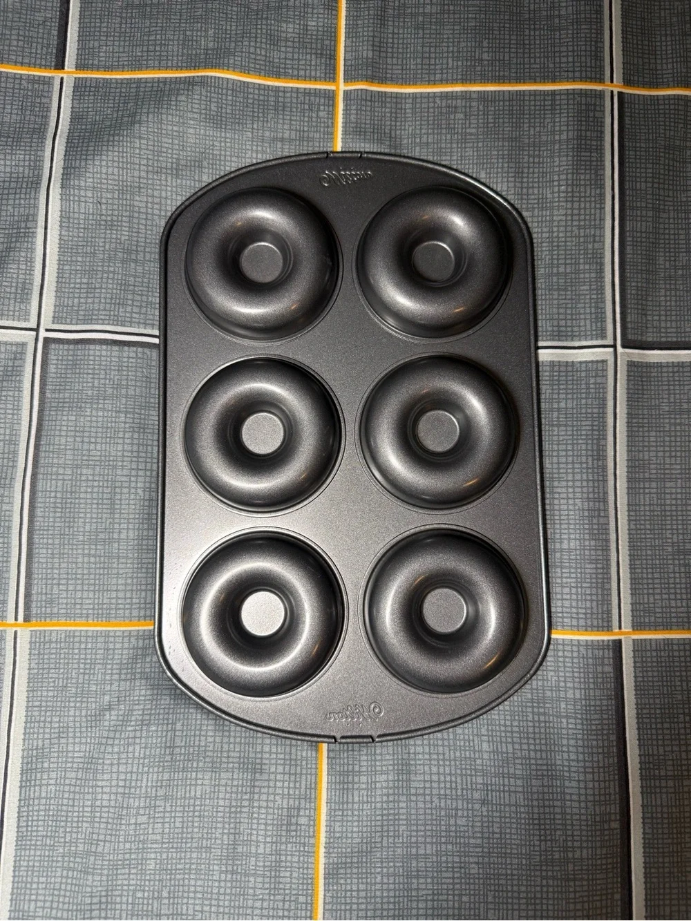 🏡NWOT Wilton Metal 6-Cavity Donut Baking Pan in Black